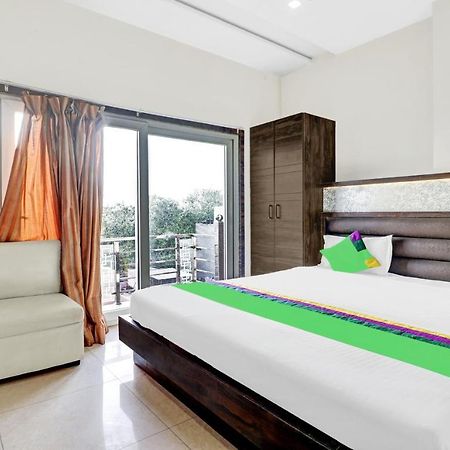 Itsy Hotels Anjali Mahal 500, Mtrs From Mathura Railway Station Exterior foto